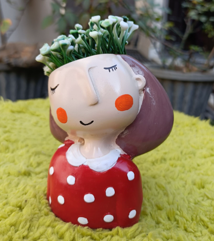 GIRL MODEL 2 PLANTER