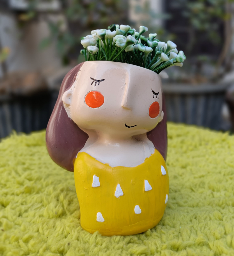 GIRL MODEL 4 PLANTER