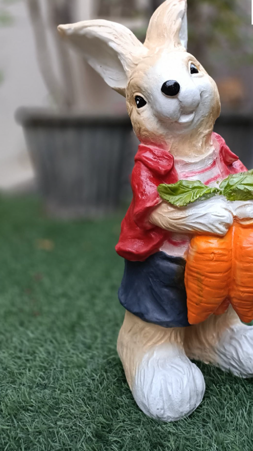 RABBIT WITH CARROT (17 INCHES)