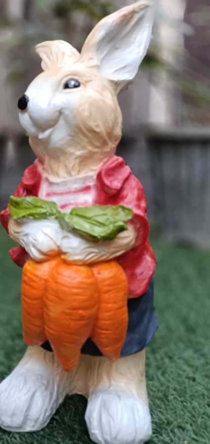 RABBIT WITH CARROT (17 INCHES)